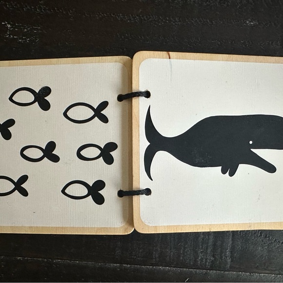 Lovevery my first book wooden book from the Looker Kit - Picture 5 of 6